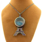 Pierres et Min&eacute;raux. Collier Apatite bleu neon brut. Mod&egrave;le France.