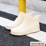 Naiste libisemiskindlad veekindlad matt vihmasaapad - L&uuml;hike s&auml;&auml;r v&auml;litingimustes kasutamiseks 40