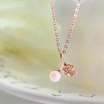 Kolmeleheline ristik p&auml;rlikee Kerge luksus Mitmek&uuml;lgne, Peen, Moekas ja Luksuslik, V&auml;ike ja Populaarne Kaelakett