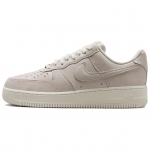 Nike Air Force 1 07 SE Sail L&auml;ikiv seemisnahast Naiste tossud Hall Valge Team-Red HQ3499-100 42