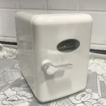 Kaasaskantav minik&uuml;lmik Suure mahutavusega Kodune autok&uuml;lmik K&uuml;lma ja kuuma topeltkasutus Kosmeetikak&uuml;lmik Home Car Dual-Use valge