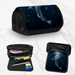 Suure Mahutavusega Vaalhai ja Mereelustiku Teemaline Pinal - Tume Sinine Mereelustiku Disain Haide ja Kaladega Tr&uuml;kiga, T&otilde;mblukuga Koolikorraldaja T&otilde;mblukuga C-ga 20x9x11cm black