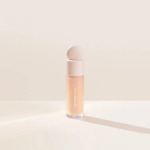 P&otilde;sipuutuderikas vedel &otilde;likontrolliga meik Rare Beauty tumedate silmaaluste ja tedret&auml;hnide peitekreemiga, veekindel, naturaalne kosmeetika, [01] 140C beige