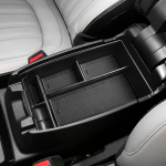 Keskkonsooli korraldaja, mis &uuml;hildub Ford Escape 2020-2024/Bronco Sport 2021-2024 tarvikutega, sisestage k&auml;etoe kasti sekundaarne hoiualus, must