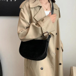 Tugev t&otilde;mblukuga flanell, ainulaadne &otilde;lakott naistele. Lihtsad retroh&otilde;ngulised reisikotid