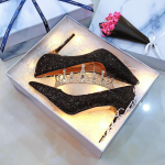 Kingi s&otilde;bratarile t&uuml;drukule printsessile 18. s&uuml;nnip&auml;evaks, t&auml;iskasvanud kingitus, k&otilde;rged kontsad, t&auml;iskasvanute kristall, kaheksateist t&uuml;drukust tudengit stilettod 38