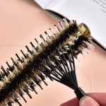 2 tk juuksekammi ja -harja puhastusvahend, sisseehitatud k&auml;epidemega t&ouml;&ouml;riistapuhastusvahend juuksekamm