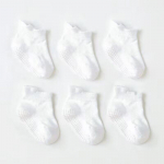 6 paari/partii T&uuml;drukutele Poiste Kummi k&auml;epidemetega p&otilde;randasokid Libisemisvastased sokid lastele vanuses 0&ndash;3 aastat S valge