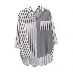 Naiste triibuline s&auml;rk, l&uuml;hike esi- ja pikk seljaosa rev, pikad varrukad, &uuml;herealine, v&auml;rviga sobiv lahtine L sinine