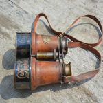 Antiikne Victoria-aegne nahast ja merenduslikud binoklid, Meremehe instrument, London, 1915 Kingitus