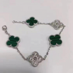 Boutique Neljak&auml;pa Ristikheina Viie &Otilde;iega K&auml;ev&otilde;ru 18K Kerge Luksus Ins Disain Mood Peen Mitmek&uuml;lgne Meeste ja Naiste Mudelid K&auml;ev&otilde;ru Boutique Bracelet