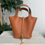 K&auml;sitsi valmistatud ehtsast t&auml;isteranahast Picotin k&auml;ekott - 18 cm Togo nahast kott t&auml;is messingist riistadega, k&auml;sit&ouml;&ouml;na valmistatud naiste kott 18*13*18 brown