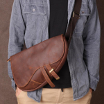 Uus Crazy Horse nahast meeste kott Crossbody kott Meeste suur mahutavusega Retro lehmanaha sadulakott V&auml;litingimustes vabaaja nahast rinnakott pruun