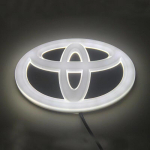 4D Helendav LED-tulede esiv&otilde;re embleem sobib Toyota TOYOTA autologo pagasiruumi logo modifikatsiooniks LH5 13cmX9cm valge