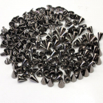100 tk Black Punk Spike Needi Keeratav Helm DIY Metallkoonusnaastud Nahast K&auml;sit&ouml;&ouml; Spots Rock 100pcs