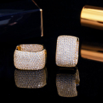 WWJ l&auml;ikivad kuldsed ehted 500 tk kuupmeetrist tsirkooniumoksiidist r&otilde;ngaga k&otilde;rvar&otilde;ngad kuld