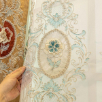 Euroopa stiilis tikitud marlikardin Valmiskardinad Elutuba Magamistoa Varjutus Luksuslik sametist reljeefse helmestega tikitud marli kardin. 130*270CM 1PCS