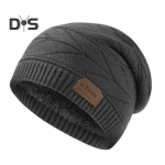 Talvine meeste m&uuml;ts Kootud veniv kuhjatud m&uuml;ts Paks pl&uuml;&uuml;s vooder &uuml;hev&auml;rviline k&otilde;rvakaitse, soe igap&auml;evaseks kandmiseks m&uuml;ts V&auml;lisuusatamine uisutamine peakatted must