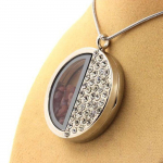 Pierres et Min&eacute;raux. Collier Tourmaline multicolore brut. Mod&egrave;le demi-cercle.