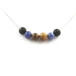 Pierres et Min&eacute;raux. Collier perles Sodalite + Onyx noir mat + bois 8 mm Chaine en acier inoxydable.