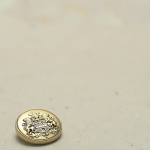 Yi Seni topeltl&otilde;vi metalln&ouml;&ouml;bid &ndash; Euroopa ja Ameerika stiilis k&auml;sitsi &otilde;mmeldud dekoratiivsed n&ouml;&ouml;bid &uuml;likonnajakkide ja mantlite jaoks.