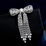 Elegantne lipsuga pross: Tsirkoon ja mageveep&auml;rli tuts looduslik/kuld