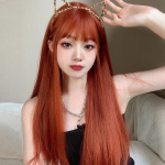 Pikk sirge m&auml;&auml;rdunud oranž parukas S&uuml;nteetilisest juustest Parukad Parukaga naistele