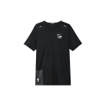 Nike &uuml;hev&auml;rviline l&uuml;hikeste varrukatega t-s&auml;rk meestele, seljal kirjatr&uuml;kiga, v&auml;rvus: must DM4666-010 XL