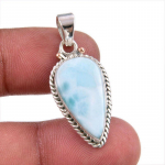 Natural Republic Larimar Kivist K&auml;sit&ouml;&ouml;na Valmistatud 925 Prooviga Tahkest H&otilde;bedast Ripats 1,50 v9h15