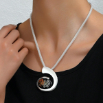 1 tk liialdatud geomeetrilise disainiga nahast n&ouml;&ouml;rist pikk kaelakee Moodne lihtne naiste ja t&uuml;drukute igap&auml;evaseks kandmiseks peo peen peen aastap&auml;eva kingitus Size adjustable