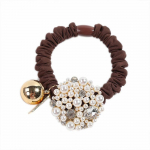 Moodsad uued pallijuukselipsud naistele Ringikujuline temperament p&auml;rlpeaga k&ouml;isv&otilde;rk Punane k&otilde;rgekvaliteediline peakate Juuksed kummipael Naine must