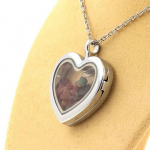 Pierres et Min&eacute;raux. Collier Tourmaline multicolore brut. Mod&egrave;le coeur.