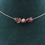 Pierres et Min&eacute;raux. Collier 3 perles Tourmaline Rubellite du Br&eacute;sil Chaine en acier Collier femmes, hommes. Taille personnalisable.