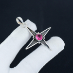 Roosa Kunziidi Gemstone H&otilde;bedane Ripats 925 Proovih&otilde;bedast - K&auml;sit&ouml;&ouml;na Valmistatud T&auml;hekujuline, Igap&auml;evaseks Kandmiseks Ehted, Unikaalne K&auml;sit&ouml;&ouml;liste Disainiga Ripats Kingitus 1.57" roosa