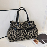 Naiste Leopard Pl&uuml;&uuml;sist &Otilde;lakott Karvane &Uuml;lemise K&auml;epidemega Kott Pandlaga V&ouml;&ouml; Disain Moekas Tassikott Vabaaja T&ouml;&ouml;les&otilde;idukott S&uuml;gis-Talveks 37x15x21cm roheline