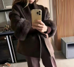 Naiste l&uuml;hike kraavimantel s&uuml;gava V-kaelusega, ise seotava v&ouml;&ouml;ga ja hallide karvaste tutiga mansettidega, elegantne vabaaja stiil XL