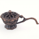 1 tk Zen Lotus viirukip&otilde;leti kaanega &ndash; sobib ideaalselt joogastuudioks, kodukaunistuseks ja j&otilde;uludeks &ndash; sisaldab sandlipuu viirukit ja liiniviirukit pronksi