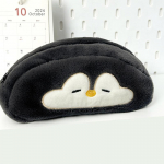 Armas multikas Little Otter Penguin Plush pliiatsi kott Suure mahutavusega Kawaii pliiatsikott Kirjatarvete koolitarvete kirjatarvete kott must