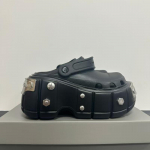 K&otilde;rge tallaga matt suletud varbaosaga Pariisi sandaalid: Stiilsed k&otilde;rgust lisavad rannakingad paaridele 43 Men