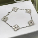 Boutique Neljak&auml;pa Ristikheina Viie &Otilde;iega K&auml;ev&otilde;ru 18K Kerge Luksus Ins Disain Mood Peen Mitmek&uuml;lgne Meeste ja Naiste Mudelid K&auml;ev&otilde;ru Boutique Bracelet