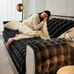 Luksuslik libisemiskindel kunstk&uuml;&uuml;likukarvast diivanipadi - hubane talvine pl&uuml;&uuml;sist istmekate 110x210 cm