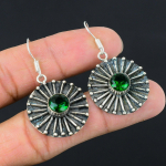 Looduslik kroomdiopsiidi v&auml;&auml;riskivi 925 h&otilde;bedast rippuvad k&otilde;rvar&otilde;ngad t&uuml;drukutele