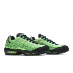 Nike Air Max 95 Naija CW2360-300 EU 40.5 m&auml;nnirohelist v&auml;rvi/must