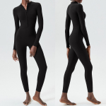 Naiste j&otilde;usaali ja jooksu &uuml;likond, &uuml;hev&auml;rviline, &uuml;hes t&uuml;kis joogakomplekt, v&otilde;iselt pehme, kitsa l&otilde;ikega kombinesoon, pikkade varrukatega spordir&otilde;ivad, treeningriided XL must