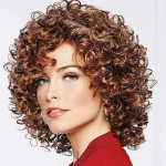 Naiste keskmise pikkusega blondid pruunid parukad, lokkis naiste s&uuml;nteetiline kohev parukas, kuumakindel parukas igap&auml;evaseks kasutamiseks Cosplay kuldpruun v&auml;rv