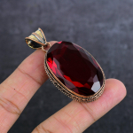 Mosambiigi Granaat V&auml;&auml;riskivi K&auml;sitsi valmistatud Vask Ehted Ripats 2,29 G2r08