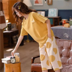 2 tk/komplekt pidžaamakomplekt &uuml;mara kaelusega l&uuml;hikeste varrukatega lahtised koduriided elastne v&ouml;&ouml;koht k&auml;rbitud p&uuml;ksid suve&otilde;hturiided 2XL beež