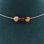 Pierres et Min&eacute;raux. Collier 3 perles Mookaite d'Australie. Chaine en acier inoxydable Collier femmes, hommes. Taille personnalisab