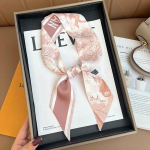 Retro siidist sall: Mitmek&uuml;lgne juuste-, peapael- ja kotiaksessuaar naistele 98x6 cm