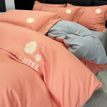 Valge neljaosaline voodipesukomplekt: Hotellistiilis &uuml;hiselamu tekikott 1.2m Flat Three-piece